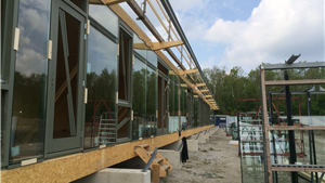 Drachtster Glashandel werkt mee aan bijzonder project in Almere