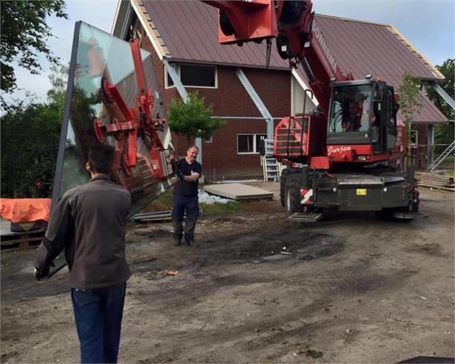 grote-ruiten-geplaatst-in-boelenslaan-2