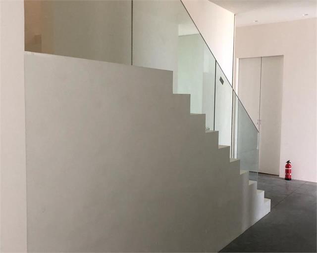 hardglas-trapbeglazing-en-meer-geplaatst-in-offingawier-1
