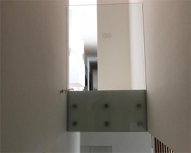 hardglas-trapbeglazing-en-meer-geplaatst-in-offingawier-2