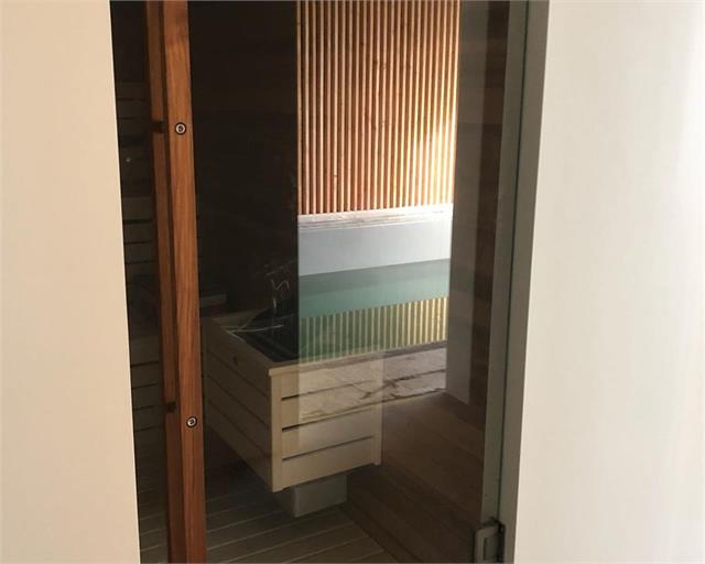 hardglas-trapbeglazing-en-meer-geplaatst-in-offingawier-3