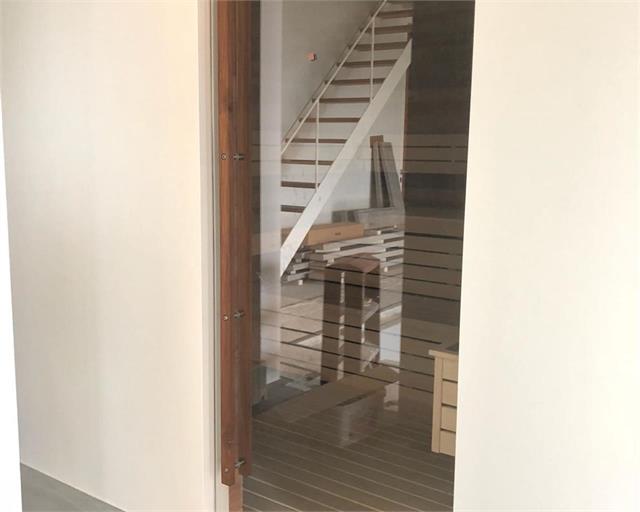 hardglas-trapbeglazing-en-meer-geplaatst-in-offingawier-4