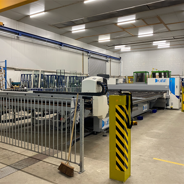 Nieuwe snijtafel | Drachtster Glashandel B.V.